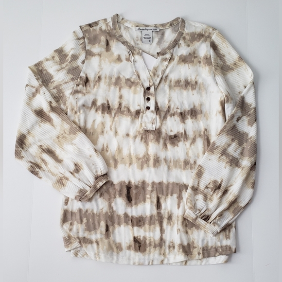AMERICAN RAG Framed Henley Tie Dye Top - Picture 2 of 10
